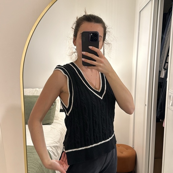 V-Neck Sweater Vest Wool Blend in Blue and White - Picture 3 of 4